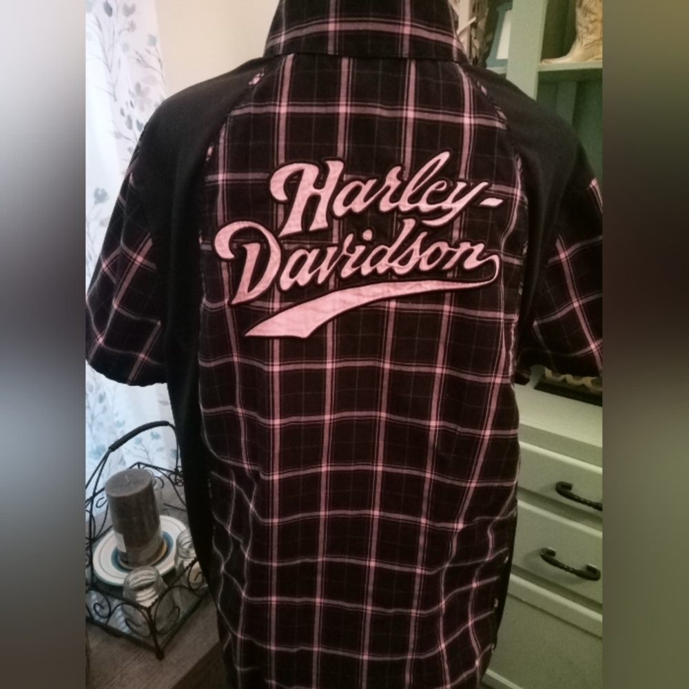 Like New Harley-Davidson Black and Pink Women's Shirt Size 1W